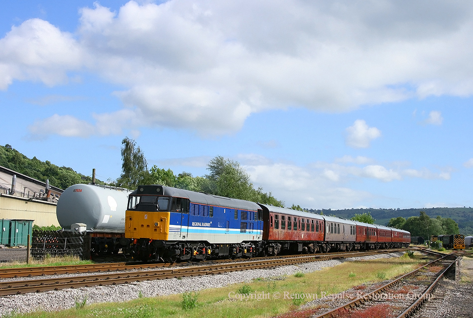 31270 preparing to run round at Rowsley South.